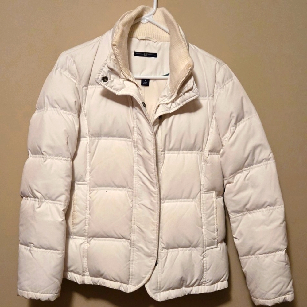 Authentic Gap puff jacket